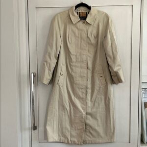 Vintage Women’s Burberry’s Tan Trench Coat with Nova Check Newmarket plaidlining
